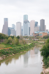 Obraz premium The Buffalo Bayou and Houston skyline, in Houston, Texas