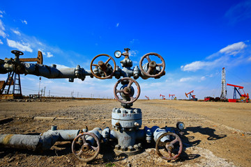 Oil pipes and valves