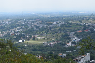 Vista de un pueblo desde las alturas.
