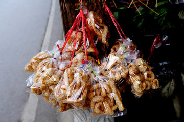 Deep fried skin pork, cab moo