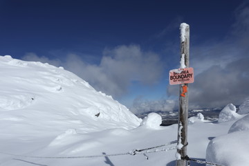 Ski boundary sign