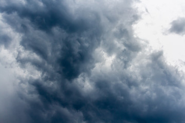 Obraz premium original dark clouds before heavy rain. background of sky and storm.