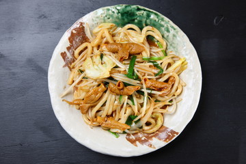 ホルモン焼うどん