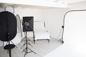 Fototapeta na wymiar interior photo studio with photography lighting equipment