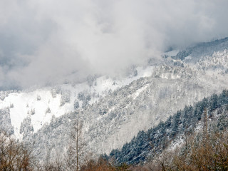 雪山と雲と空の風景イメージ素材