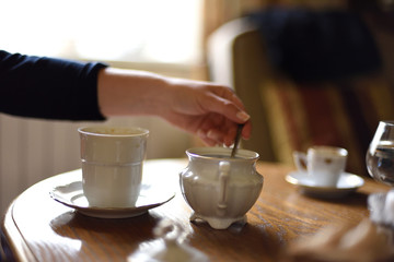 Taking sugar in caffee