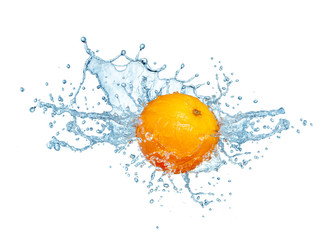 Fototapeta na wymiar orange in water splash isolated on white background