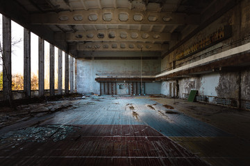 Abandoned sport room in Pripyat city, Chernobyl Exlusion Zone 2019 - obrazy, fototapety, plakaty