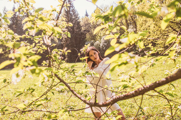Fototapeta na wymiar Beautiful brunette girl posing in the spring