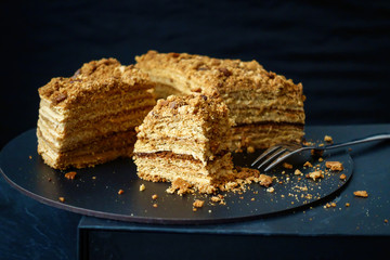 THE MOST AMAZING RUSSIAN HONEY CAKE