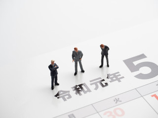 令和元年を見つめるビジネスマン