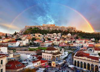 Athènes, Grèce - Place Monastiraki et ancienne Acropole avec arc-en-ciel