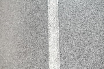Fototapeta premium Fahrbahnmarkierung Mittelstreifen
