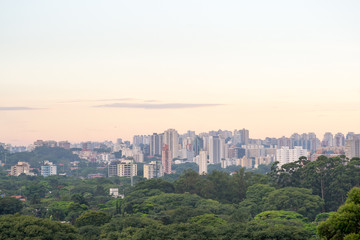 Fototapeta premium Beautiful landscape view at sunset time of the city of Sao Paulo in Brazil, The shot is from Sunset square or in portuguese 