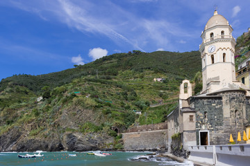 italian village Vernazza, cinque Terre, Liguria, woterfront chirch
