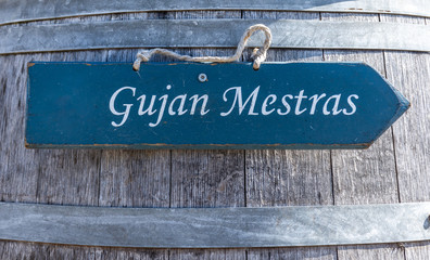 BASSIN D'ARCACHON (France), panneau indicateur décoratif  'Gujan Mestras'