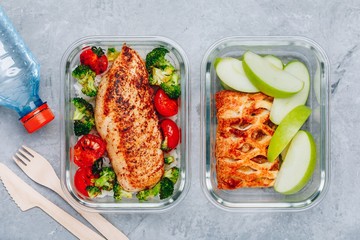 Grilled chicken meal prep containers with rice, broccoli and tomatoes and dessert pie with green apple