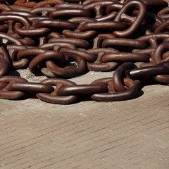 Fototapeta premium metallic chain in the street
