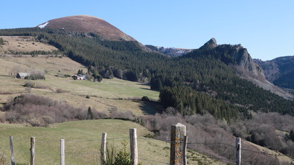 Fototapeta na wymiar randonnée dans la vallée de Fontsalade,63, Auvergne