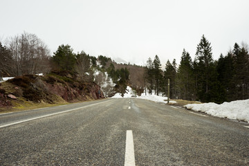 Carretera hacia las montañas