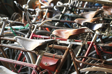 Fototapeta na wymiar Urban retro bicycle on the street