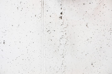 Weiß angemalte alte Betonwand 