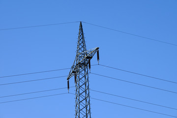 Leitungsführung am Gittermast