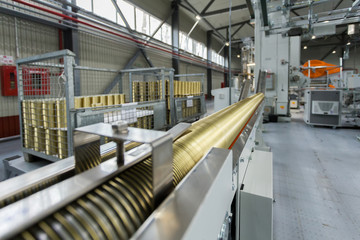 Fototapeta Conveyor cans, production line obraz