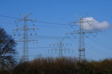 Gittermasten für elektrischen Strom