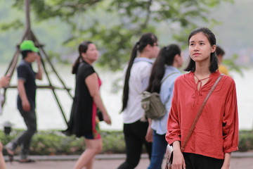 Obraz premium young woman in the crowd