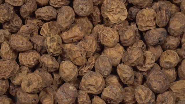 Chufas crudas, girando