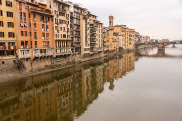 Fototapeta na wymiar view of the old bridge in Florence