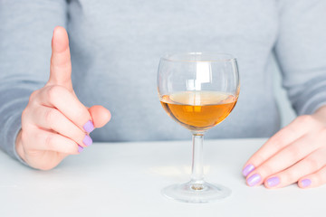 woman warns about the dangers of alcohol