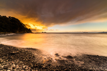 真鶴半島　番場浦の海岸の夕焼け