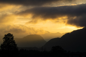 Fototapeta premium Sonnenuntergang in den Alpen