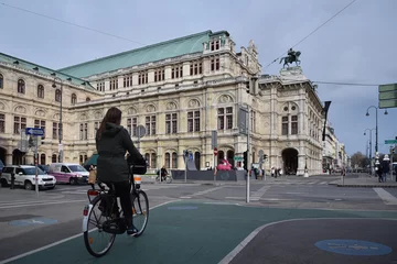  View on the famous opera house in old town of Vienna. © Ludmila Smite