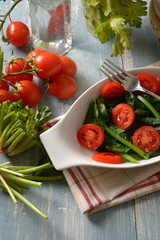 boiled spinach with cherry tomato