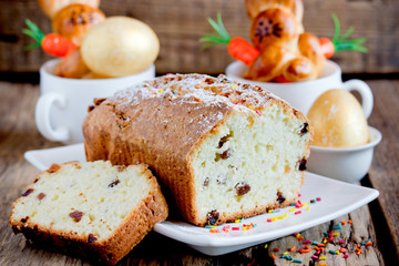 Russian Easter cake with raisins