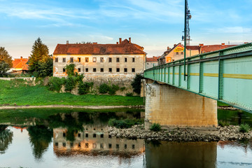 Fototapeta na wymiar Karlovac to River