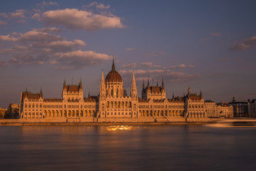 Fototapeta premium Parliament in Budapest during sunset
