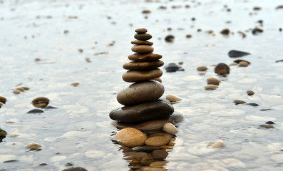 Obraz premium piedras en la playa