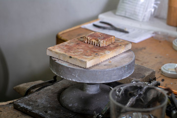 Goldschmiede in Atelier