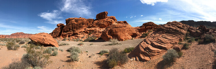 Fototapeta na wymiar Panorama Image of Red Rocks 