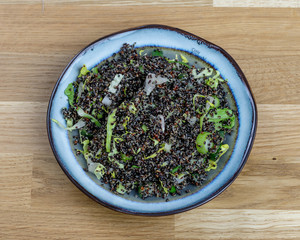 Quinoa negra salad