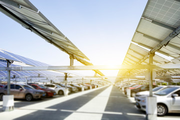 Naklejka premium Many cars are parked under the solar photovoltaic panel