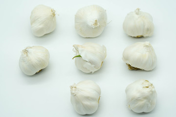 Fototapeta premium pattern of garlic on white background