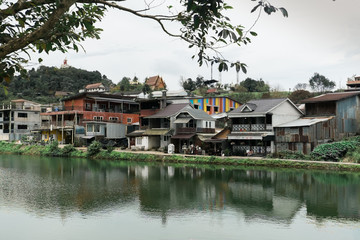 Fototapeta premium houses on the river