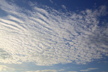 Fototapeta premium sunlight shiny through white cloud on blue sky background