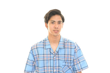 パジャマ姿の男性
