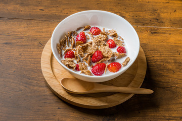 コーンフレークといちご　Cornflakes and strawberries